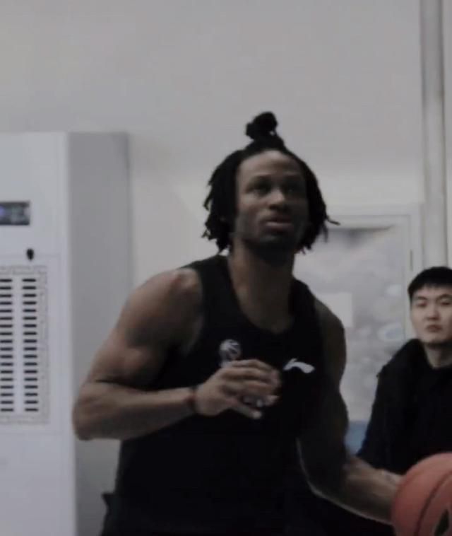 明日NBA常规赛，热火客场挑战湖人。